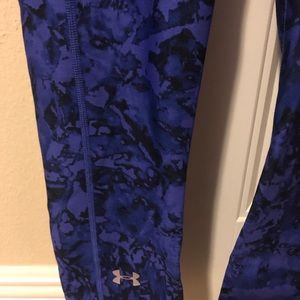 XS under Armour crop leggings